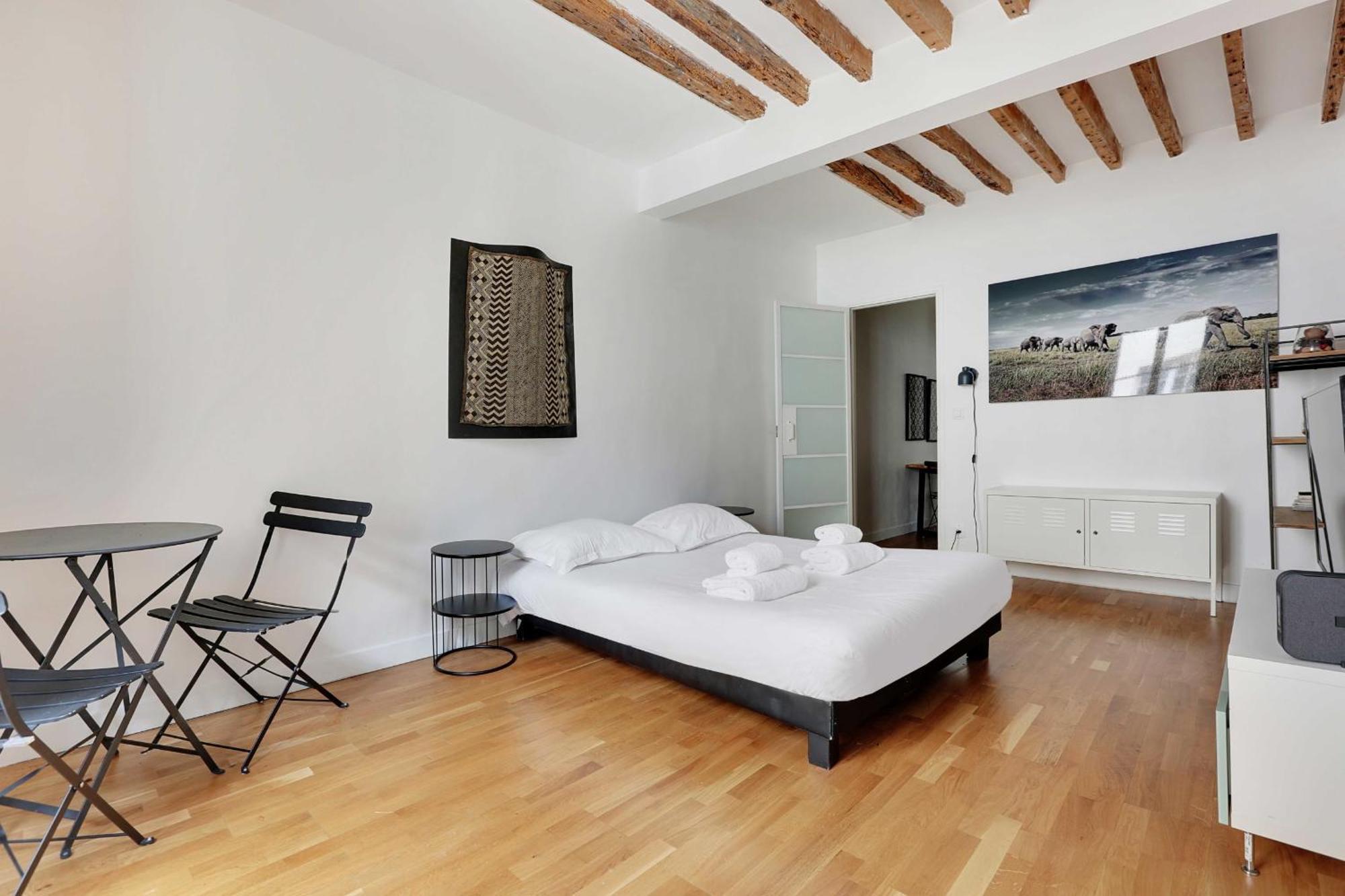 Apartment Montgolfier